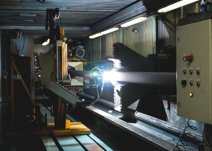 Griekspoor beheerst zowel het plasma vlamspuiten (voor het aanbrengen van een keramische laag) als de HVOF-techniek (chroomkleurige laag).