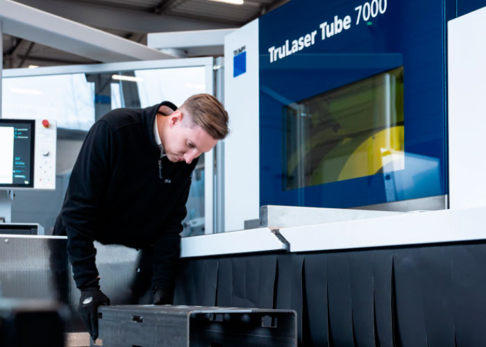 Met 9 kW laservermogen bewerkt TruLaser Tube 7000 grotere wanddiktes met stikstof als snijgas bijzonder snel.