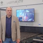 Directeur Klaas-Jan de Vries van Profilelaser bij LT12 buislasersnijmachine. “Met deze nieuwe aanwinst kunnen we voor nóg meer doelgroepen de beste buislaserspecialist van Nederland zijn.”