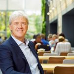 Een hoogtepunt van de jubileumviering van FME is de uitreiking van de Peter Wennink Tech Award: een onderscheiding voor een bedrijf dat zich onderscheidt met een fundamentele technologische doorbraak. De oud-topman van ASML reikt de award zelf uit.