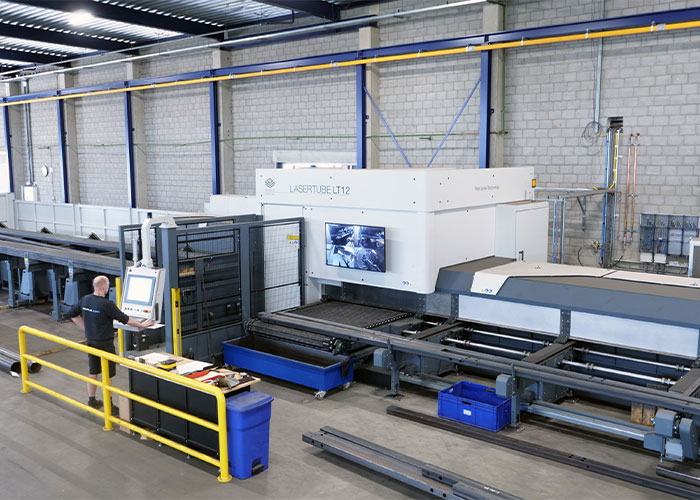 De LT12 buislasersnijmachine kan buizen, kokers en profielen bewerken tot een diameter van 305 mm, met een invoer- en uitvoerlengte van 12,5 meter en een gewicht van 62 kg per meter.