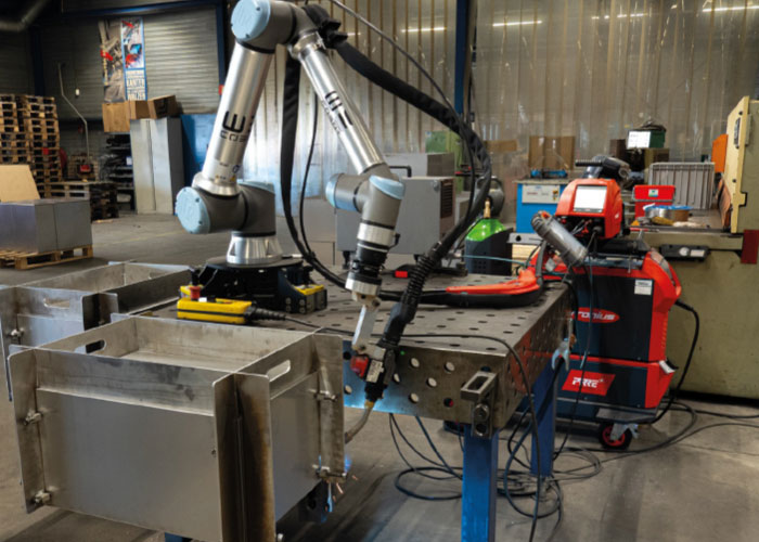 Baas Metaal maakt voornamelijk klantspecifieke producten in kleine series voor machine- en apparatenbouw, de agrarische sector en de voedingsmiddelenindustrie. Het snij- en kantproces was daar al op ingericht, het lasproces nu ook.