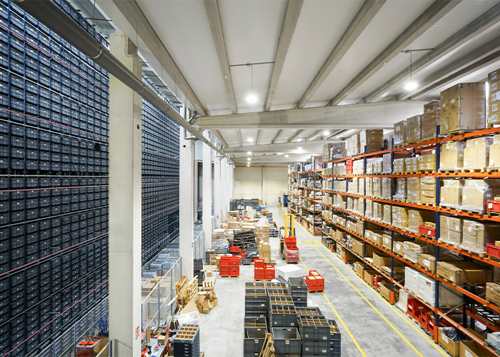 Plaatmateriaal neemt veel ruimte in en vraagt om zorgvuldige handling. Door de afmetingen, het gewicht en de kwetsbaarheid moeten bedrijven opslag en verplaatsing goed organiseren