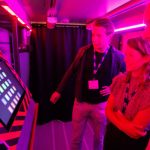 In de Cybersecurity Escape Room werden bezoekers uitgedaagd om in teamverband een gesimuleerde cyberaanval te analyseren, kwetsbaarheden te herkennen en onder tijdsdruk passende maatregelen te nemen.