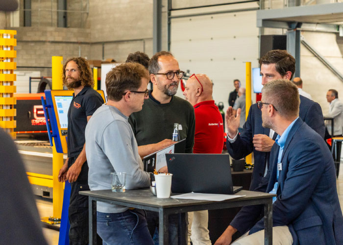 Samen met partners leggen de medewerkers van WCW voor hun klanten graag de puzzel voor de beste snij- en/of lasoplossing voor hun toepassing.