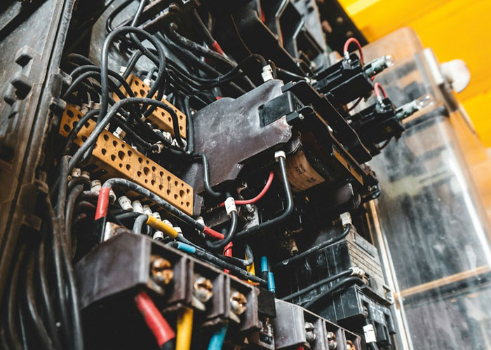 Een goed opgezette industriële elektrotechnische installatie omvat meer dan alleen bekabeling