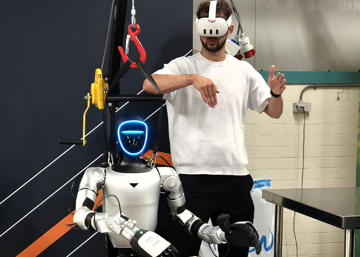 Het Humanoid Application Center op MICS in Schiedam is begin juli geopend als praktijkomgeving voor de inzet van humanoïde robots in werksituaties.