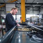 De Techniekroute richt zich op mensen die een overstap naar een technisch beroep overwegen. Zij kunnen zich breed oriënteren op zes technische sectoren, waaronder metaal en metalektro.