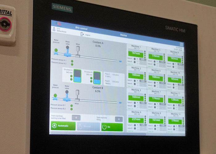 Het centrale koelsmeermiddelbeheersysteem bewaakt en regelt per machine automatisch de concentratie en het vloeistofniveau.