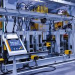 Een portaalrobot beweegt boven of rondom een afgebakend werkgebied. Beweging langs de X, Y en Z as maakt horizontaal en verticaal verplaatsen mogelijk