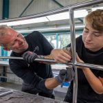 De Haas RVS uit Oudega is een van de genomineerden voor de OOM Award Noord 2026. “Opleiden is alle moeite meer dan waard”, vinden de eigenaren van het bedrijf. (Foto: Olivier Huisman)