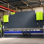 Met de nieuwe SafanDarley kantbank met een lengte van 7.200 mm (ruim 6.000 mm tussen de kolommen), 800 ton perskracht, een verstelbare V-opening tot 400 mm en vooral een hoog tonnage per meter, kan SVT Nederland uitdagende opdrachten nog beter aan.