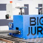 De Big-Jurij Mini richtmachine is met name interessant voor staalconstructiebedrijven die veel smalle strippen verwerken tot een afmeting van 60x10 mm.