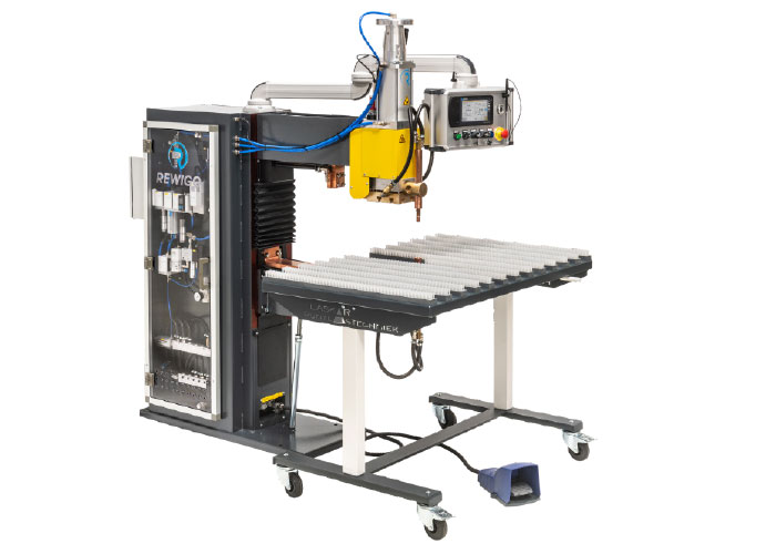 Een Laskar Rewigo puntlasmachine met borsteltafel.
