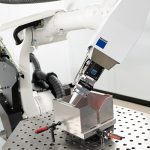 De nieuwe TruLaser Weld 3000 robot-laserlascel kan dankzij AI veel sneller worden geprogrammeerd.