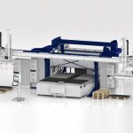 Schröder maakt met zijn portaaloplossing voor de MAK 4 Evolution UD-zweknbuiger volledig geautomatiseerde productie van plaatmetalen behuizingen mogelijk.