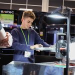Zelf even plaatdelen nabewerken op een finishmachine van Q-Fin.
