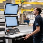 De nieuwe machinebesturing, het geïntegreerde camerasysteem Vision Equipment Pro en een tweede monitor zorgen voor meer transparantie tijdens het productieproces.